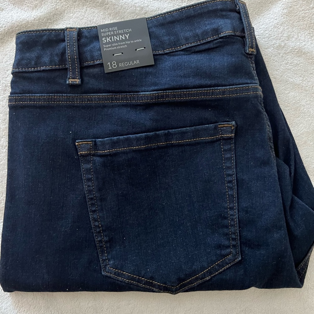 Brand NWT Lane Bryant Mid-Rise Super Stretch Skinny Jeans Size 18